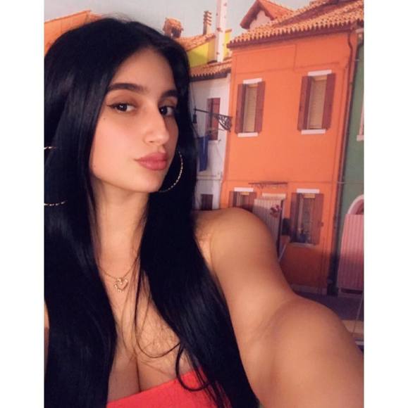 Meet your Posher, Daniela - Picture 1 of 1